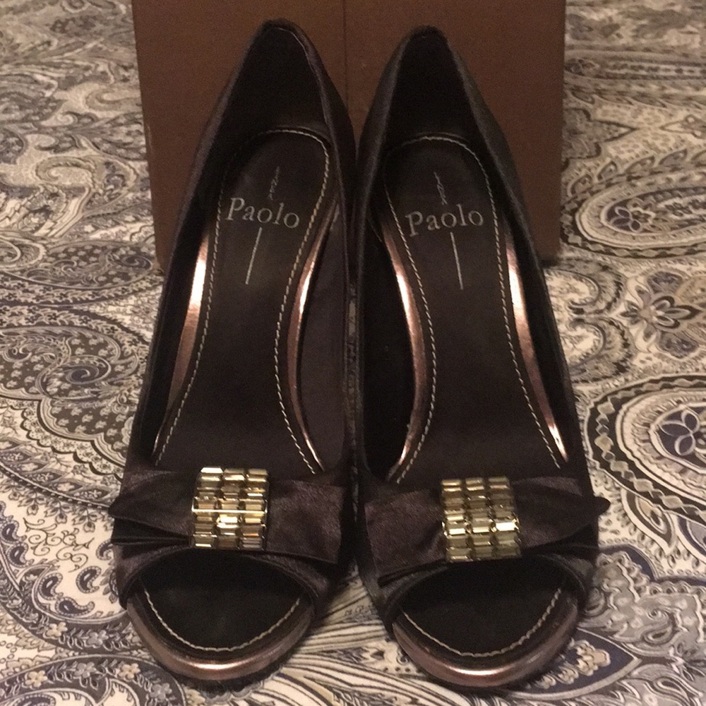 Línea Paolo Black Satin Heels